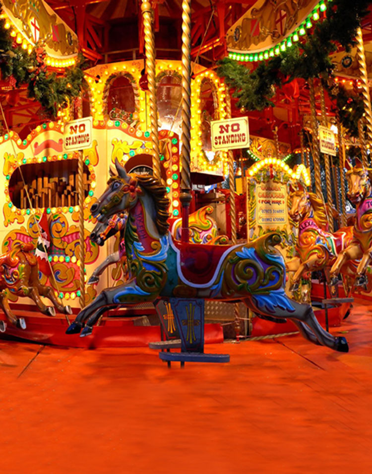人形アイテム 人形用撮影背景の布　　遊園地の回転木馬　y5547